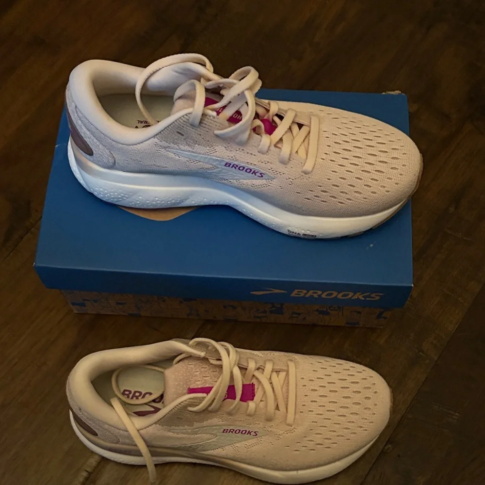 NWT Women's Brooks Ghost Cream and Purple Athletic Shoes 7.5 - Picture 1 of 4